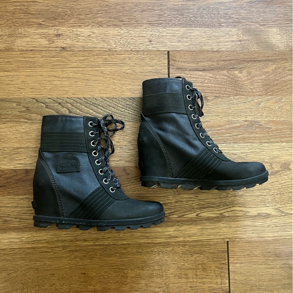 Sorel Lexie Wedge Boot Black Lace Up Waterproof Leather Women’s Sz 10.5 - Picture 1 of 6